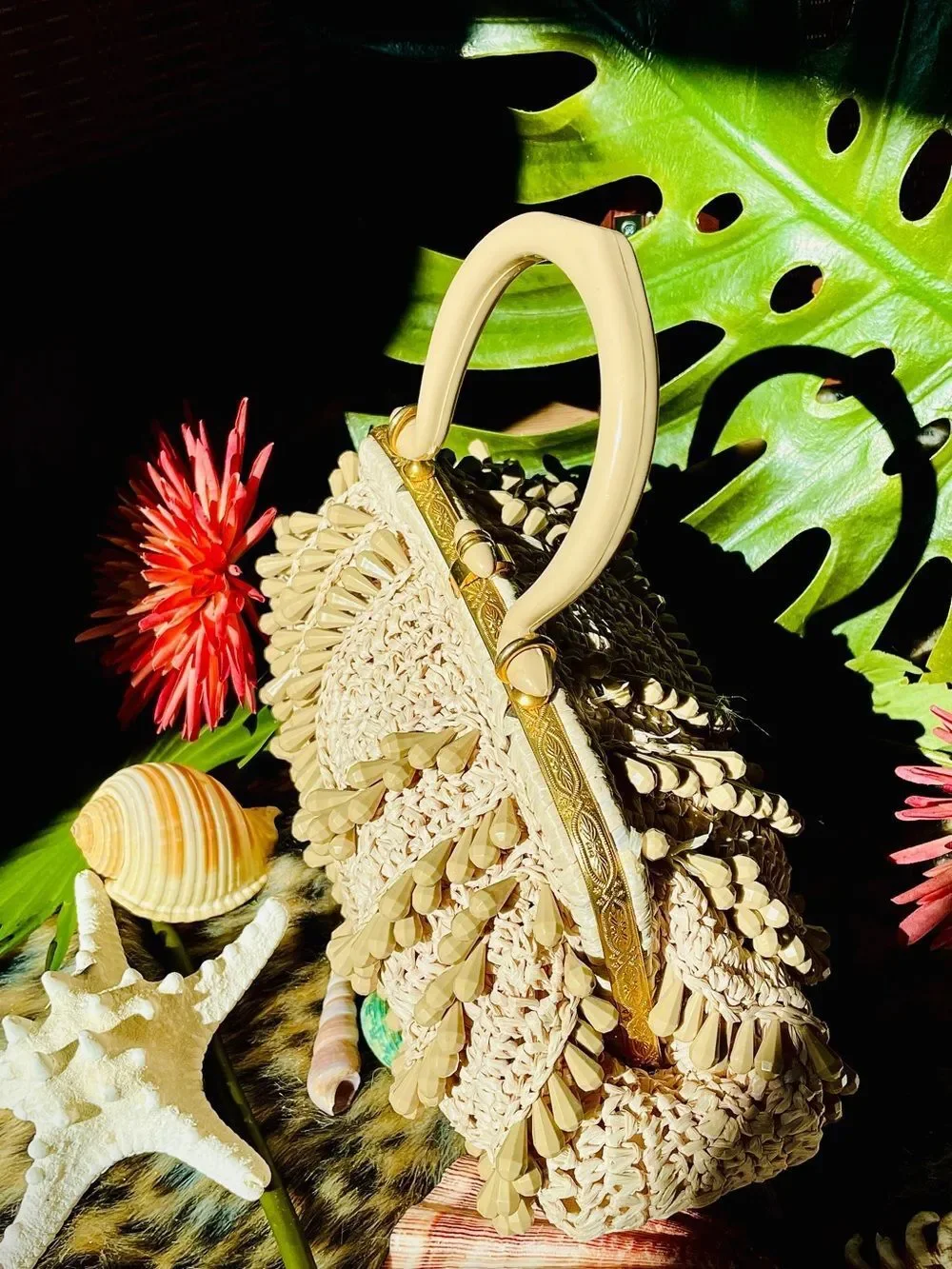 ♥️ Vintage 1960s Tan Straw Beaded Box Shaped Handbag Purse With Top Handle Italy